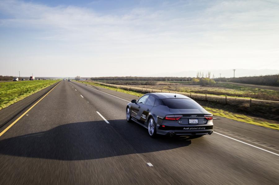  Audi A7 Sportback Piloted Driving Concept 2015 года  (фото 6 из 15)
